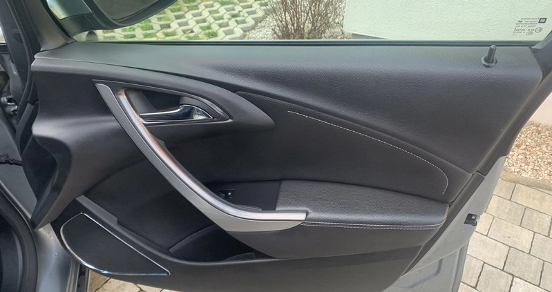 Opel Astra cena 23000 przebieg: 181393, rok produkcji 2011 z Września małe 154